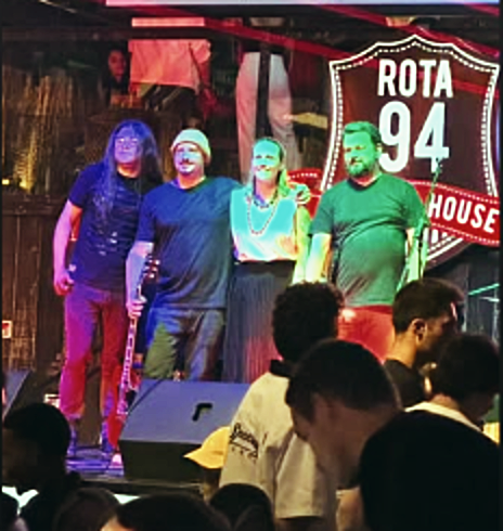 A banda agradecendo ao público no fim do show
